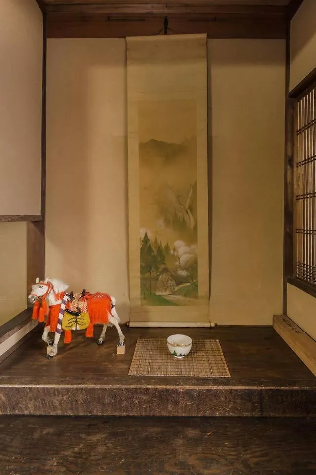 京都二条城近く京町屋120年の歴史に泊まる 京都市