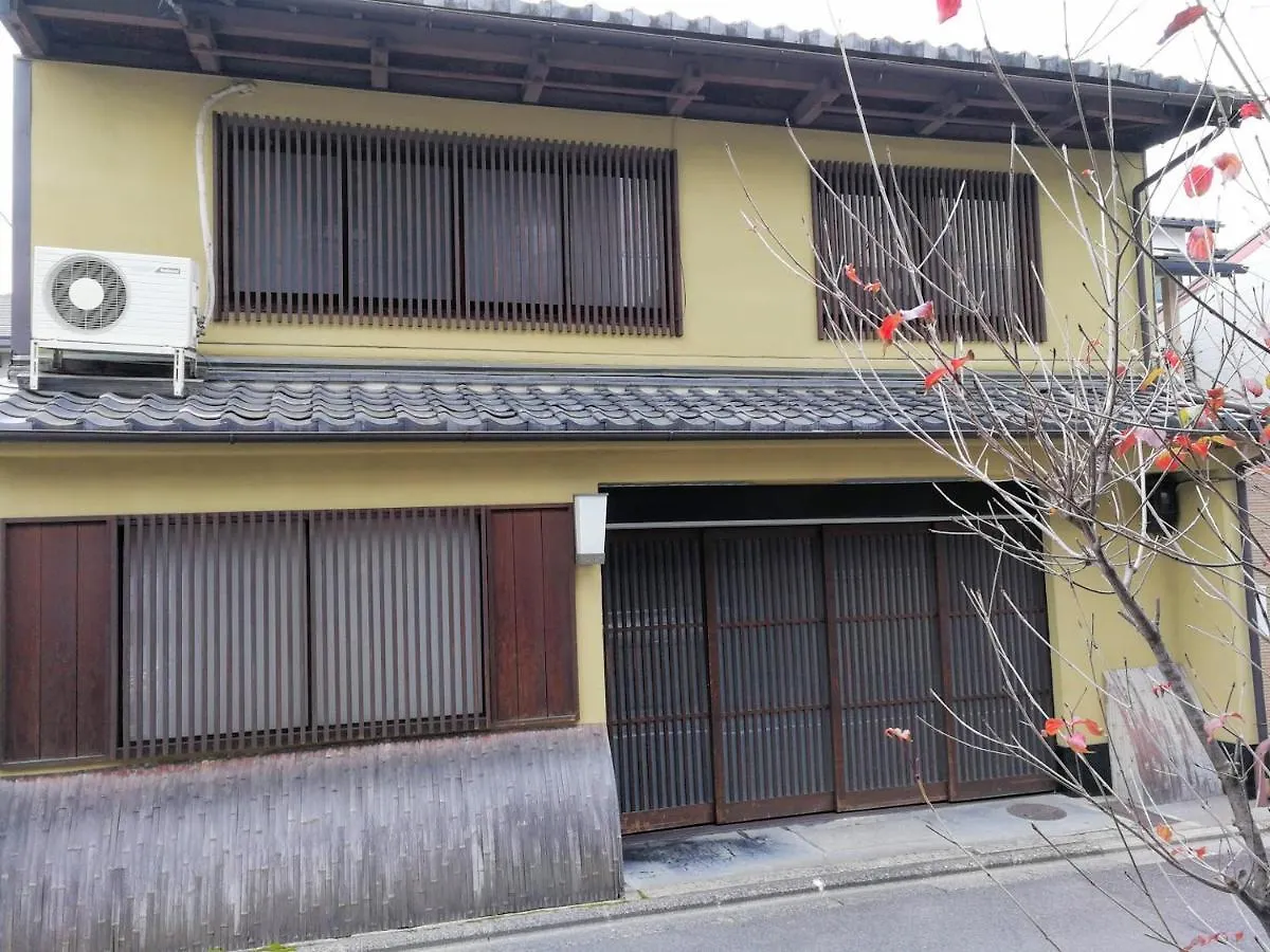 京都二条城近く京町屋120年の歴史に泊まる