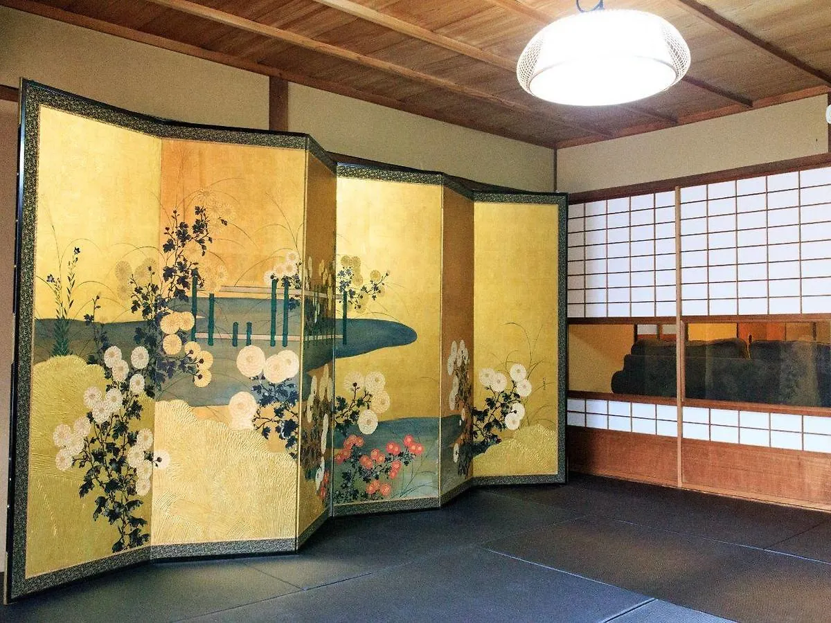 Villa 京都二条城近く京町屋120年の歴史に泊まる
