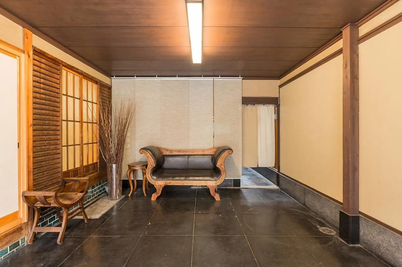 Vila 京都二条城近く京町屋120年の歴史に泊まる
