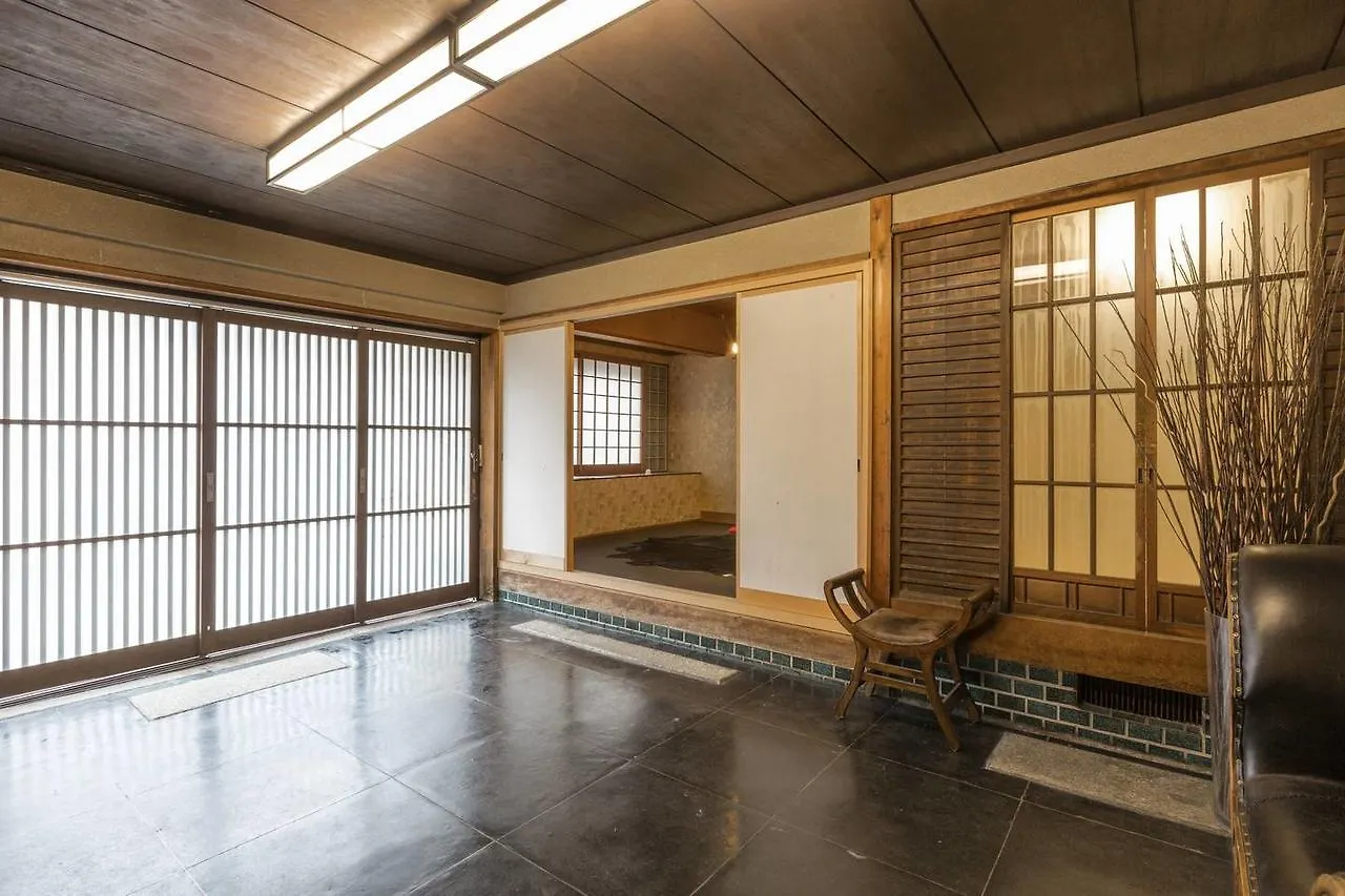 京都二条城近く京町屋120年の歴史に泊まる 0*, Kyoto